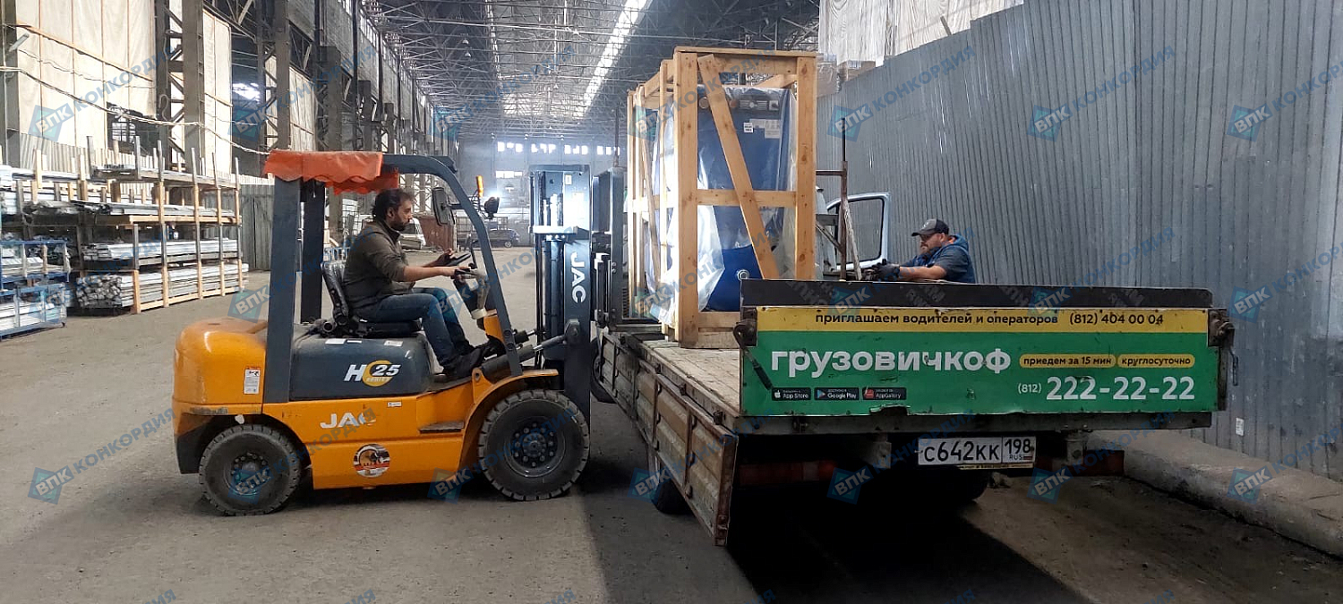 Отгрузка винтового компрессора Remeza ВК10Т-10-270 в г. Санкт-Петербург